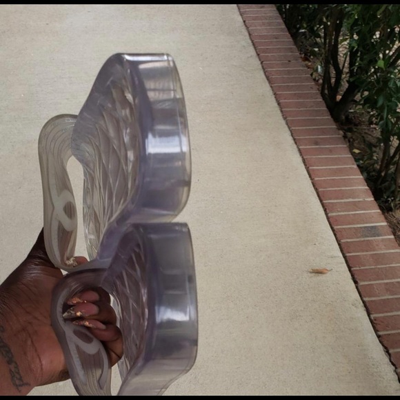 SOLD Chanel pool slides Sandals Size EU 39 - Picture 7 of 11